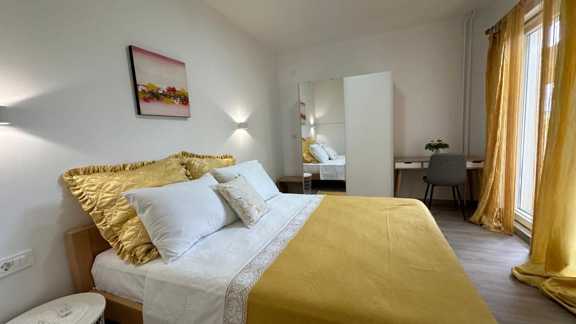 Apartments Anica Supetarska Draga Ngoại thất bức ảnh