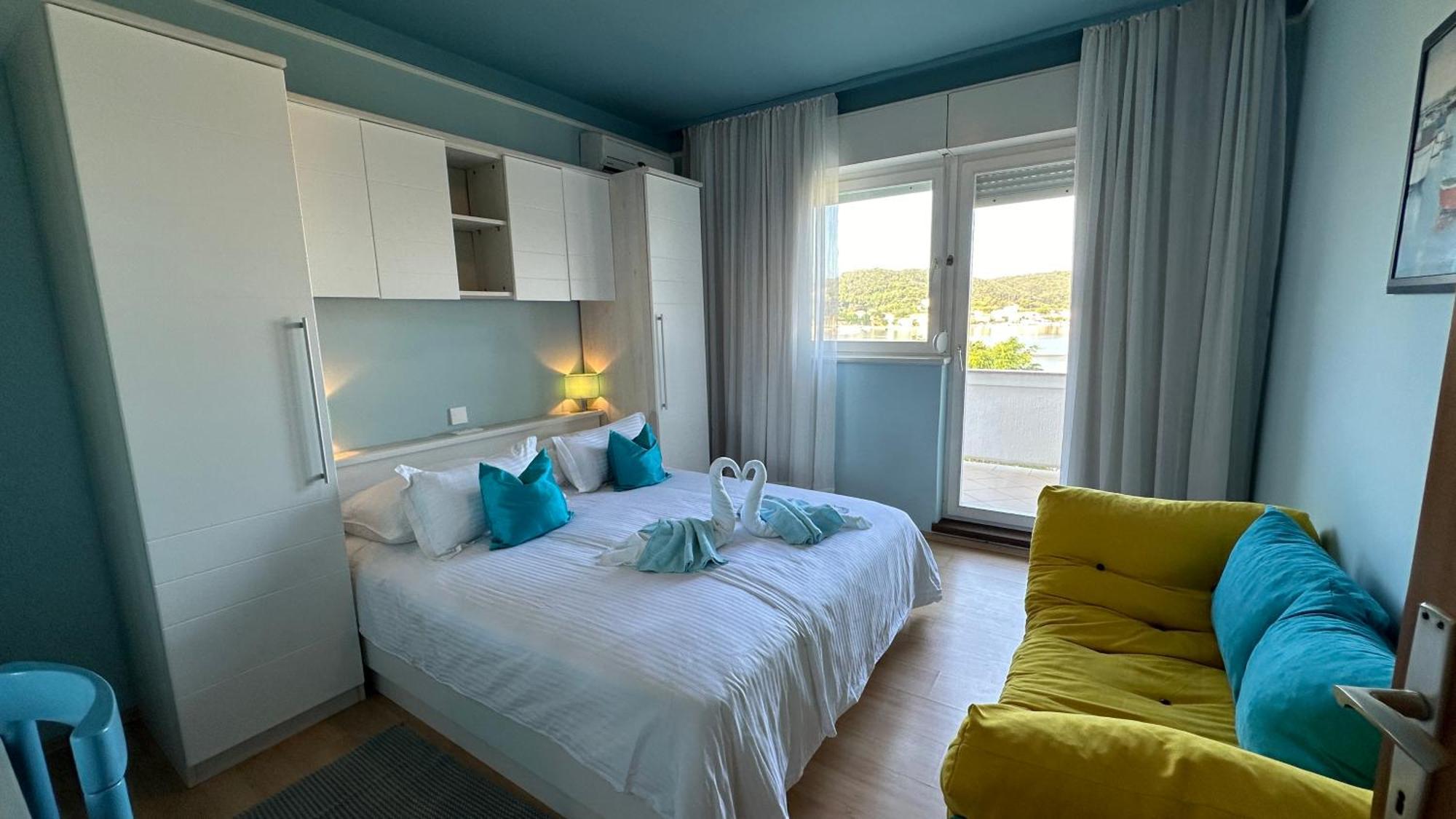 Apartments Anica Supetarska Draga Ngoại thất bức ảnh